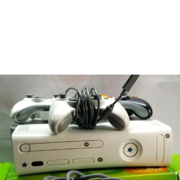 XBOX 360 with Box, 2 wireless remotes, 1 wired remote, 18 games, Ext. hard drive - Picture 4 of 4